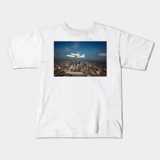 Space Shuttle Endeavour piggyback flight (C023/3042) Kids T-Shirt